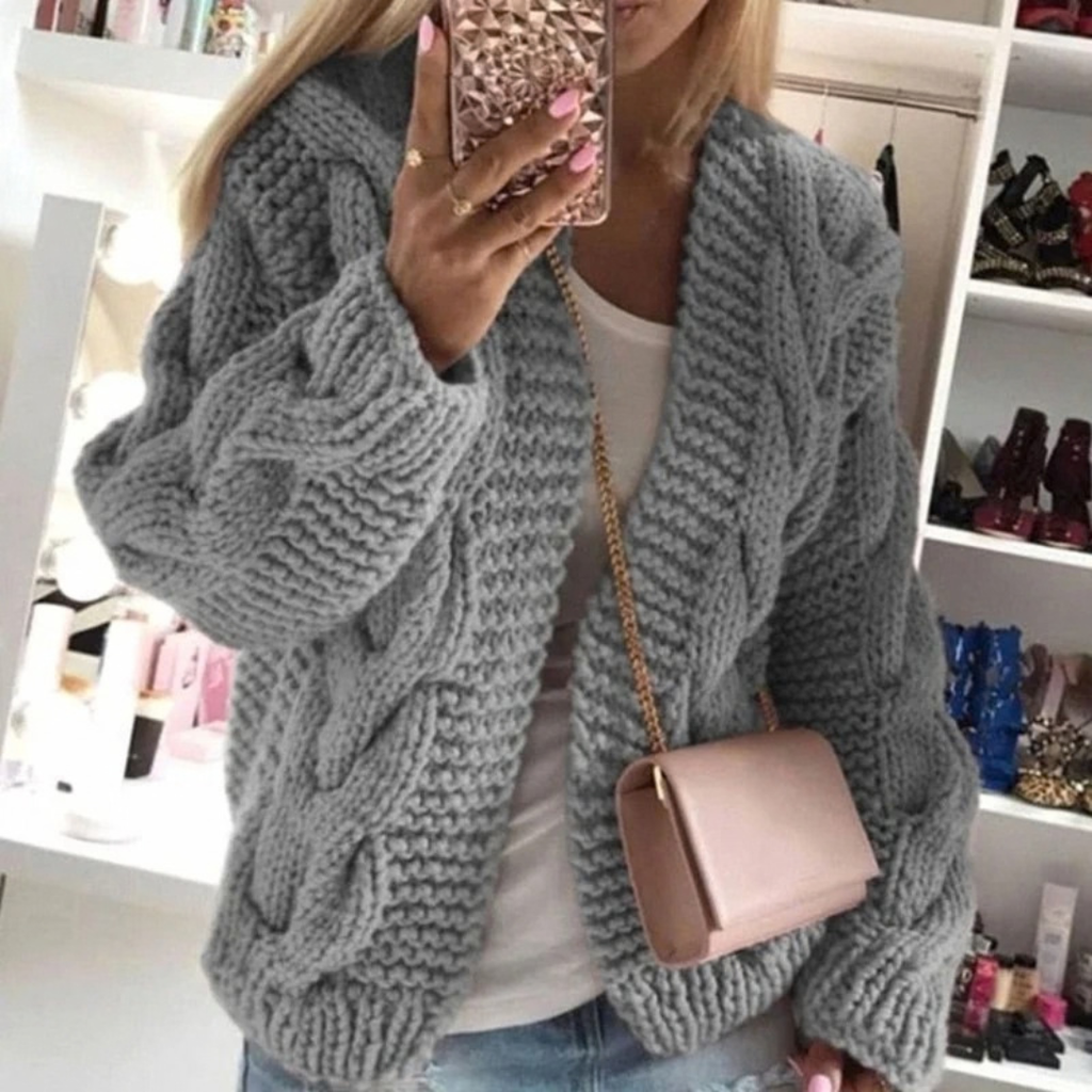Raya | Damen Strickjacke mit grobem Strick und weiter Form