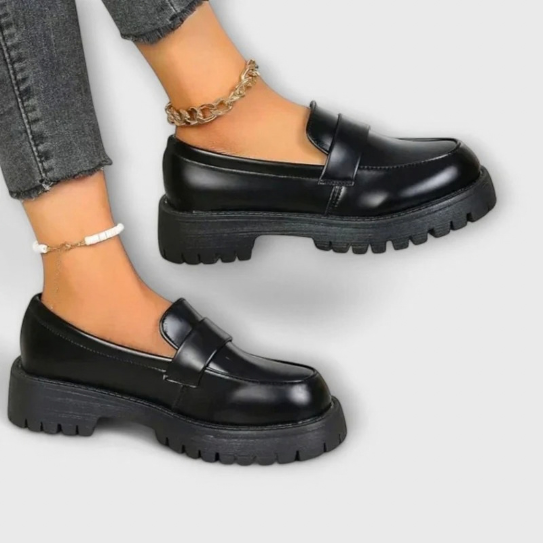 Alma | Damen Schwarz Loafer Schuhe mit orthopädischer Sohle, Plateau und Chunky Stil
