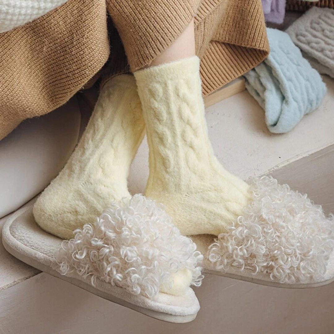 Amalia | Damen Trachtensocken mit Zopf design