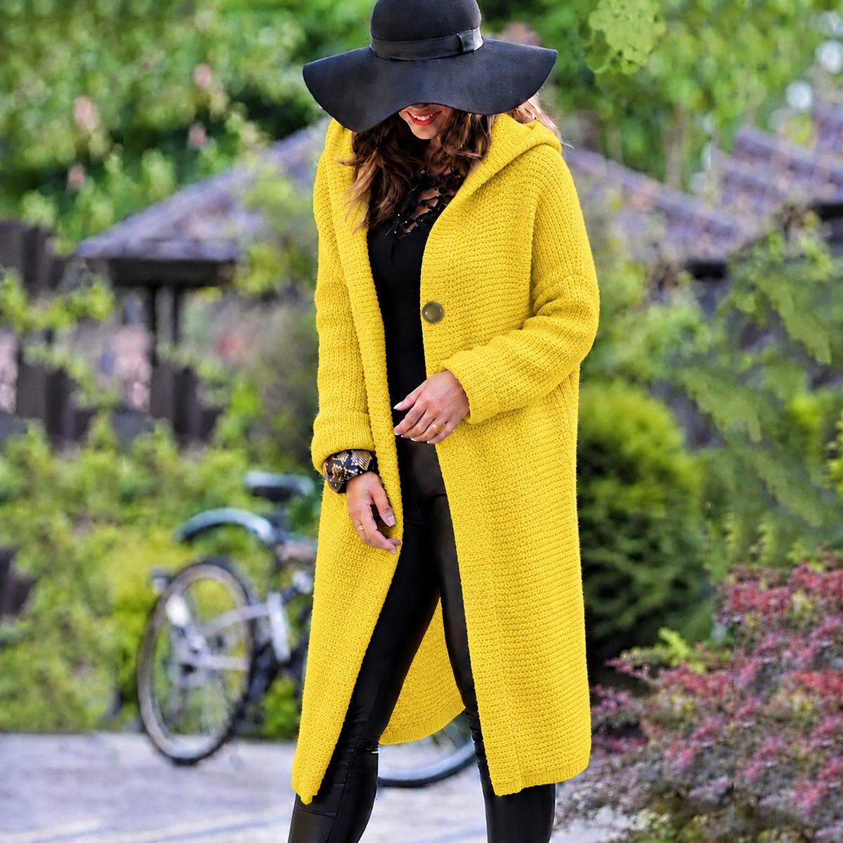 Brunhilde | Damen Strickjacke mit Kapuze, Langer Strickmantel für Herbst und Winter