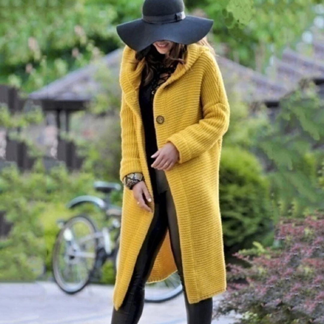 Brunhilde | Damen Strickjacke mit Kapuze, Langer Strickmantel für Herbst und Winter