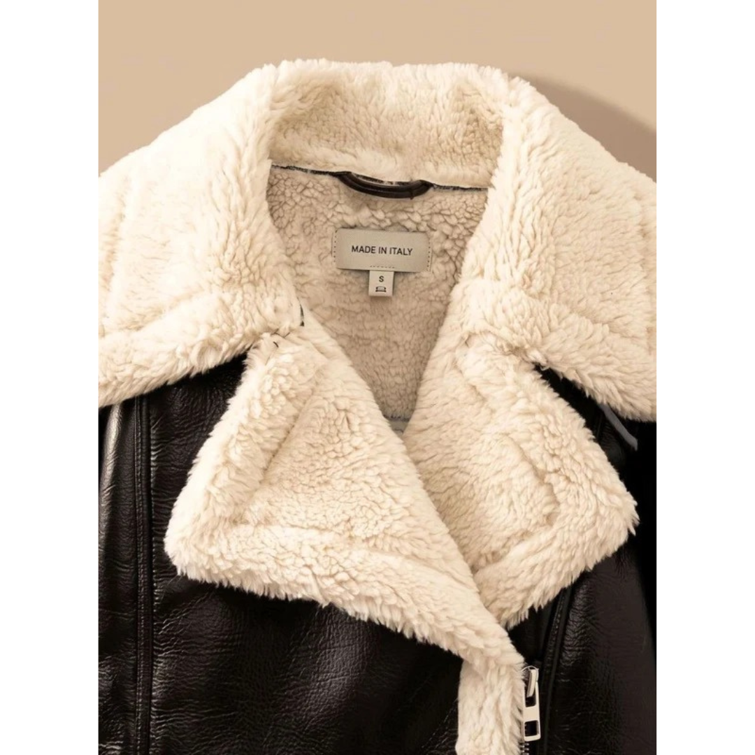 Dörte | Damen Schwarze Winterjacke mit Weichem Kragen, Reißverschluss und Druckknöpfen