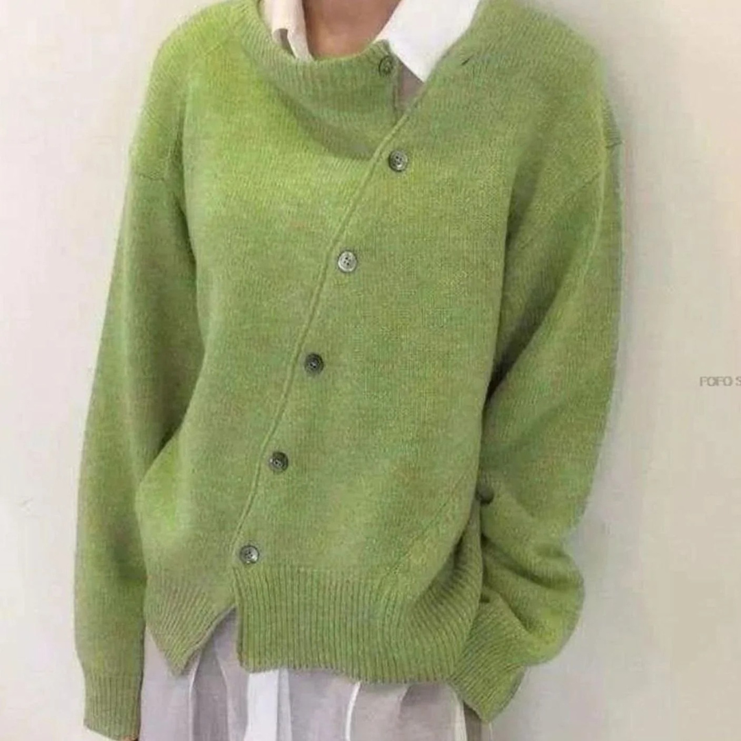 Eleni | Damen Strickjacke mit Knöpfen und Besonderem Schnitt
