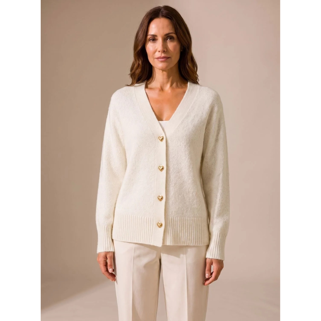 Faye | Damen Strickjacke mit V Ausschnitt und Herz Knöpfen