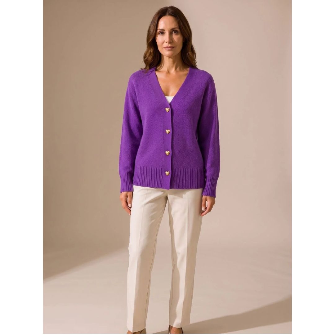 Faye | Damen Strickjacke mit V Ausschnitt und Herz Knöpfen