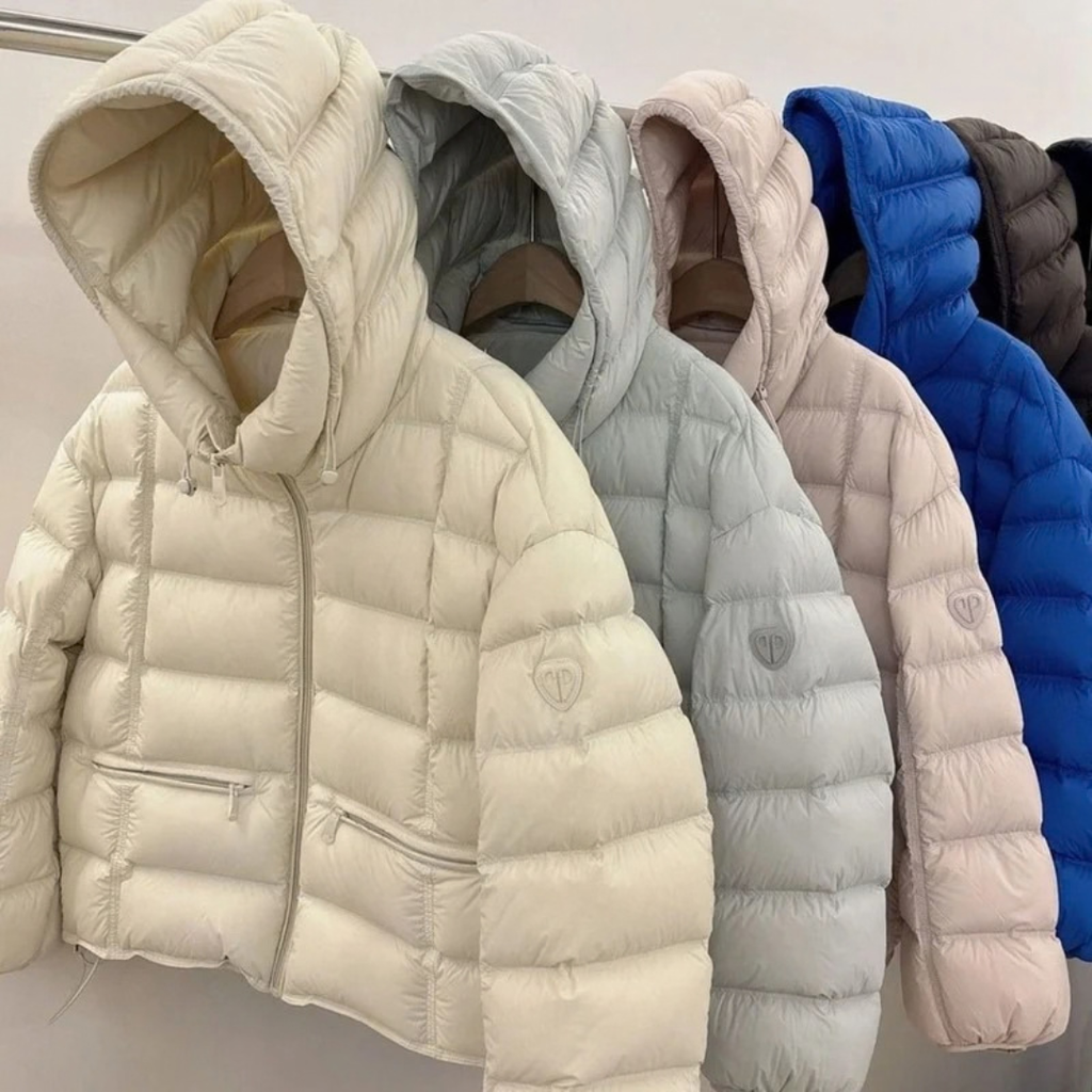 Freya | Damen Kurze Steppjacke mit Kapuze und Reißverschluss