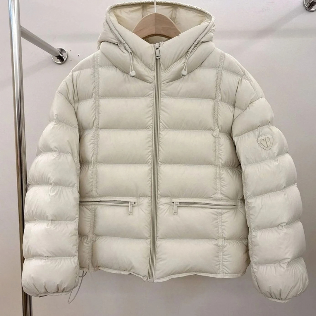 Freya | Damen Kurze Steppjacke mit Kapuze und Reißverschluss