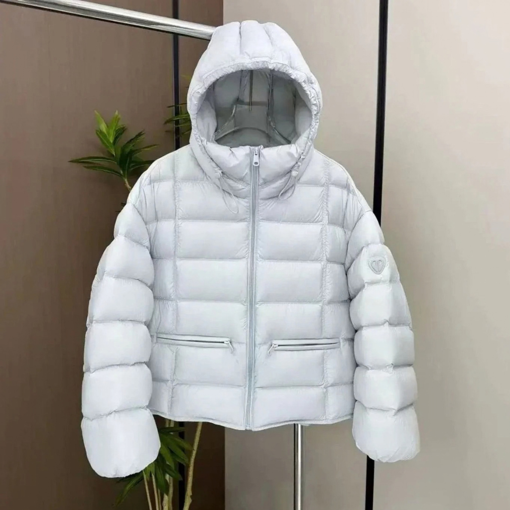 Freya | Damen Kurze Steppjacke mit Kapuze und Reißverschluss