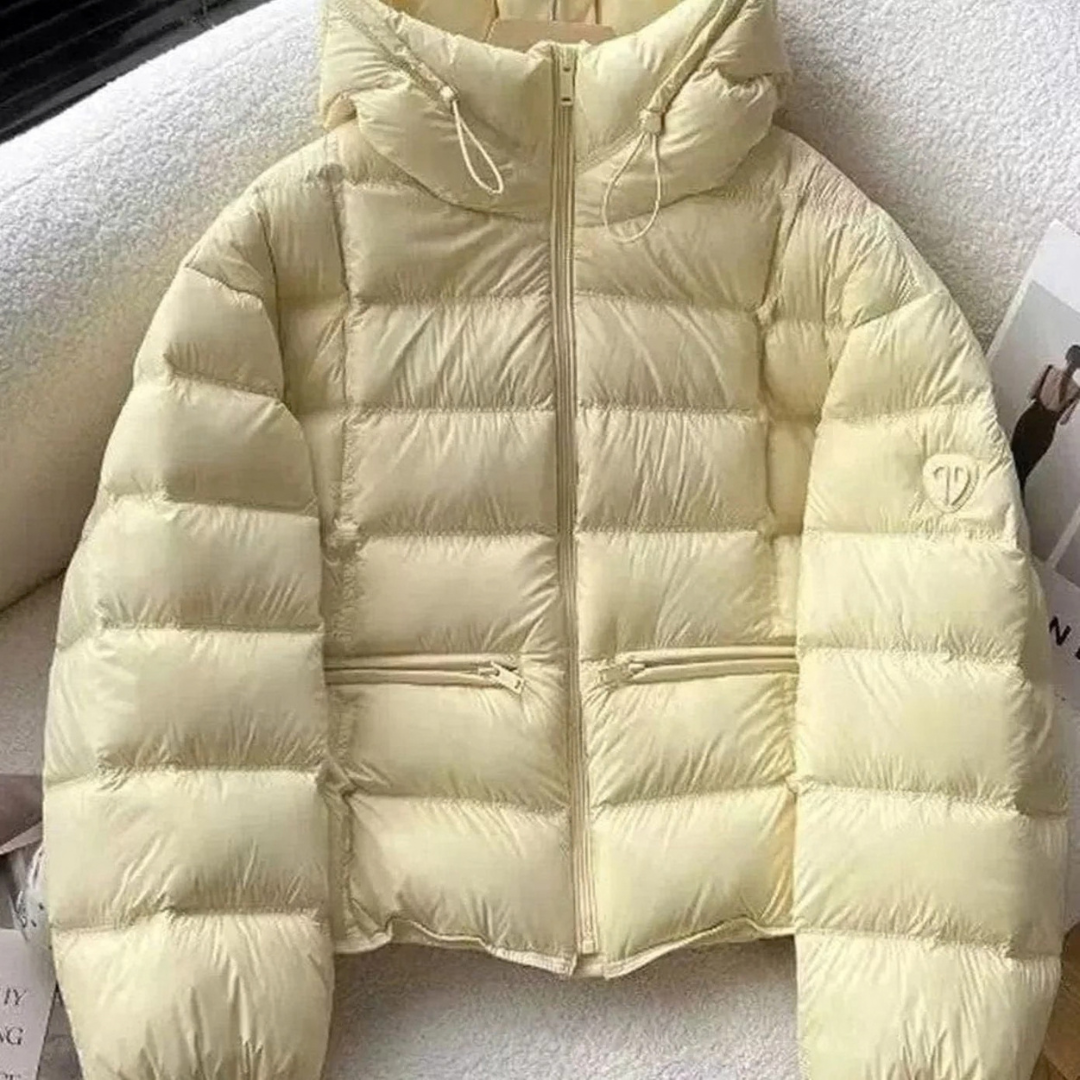 Freya | Damen Kurze Steppjacke mit Kapuze und Reißverschluss
