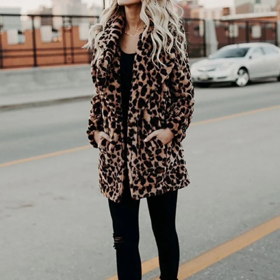 Gerlinde | Damen Winterjacke mit Leoparden Muster und Fell Detail