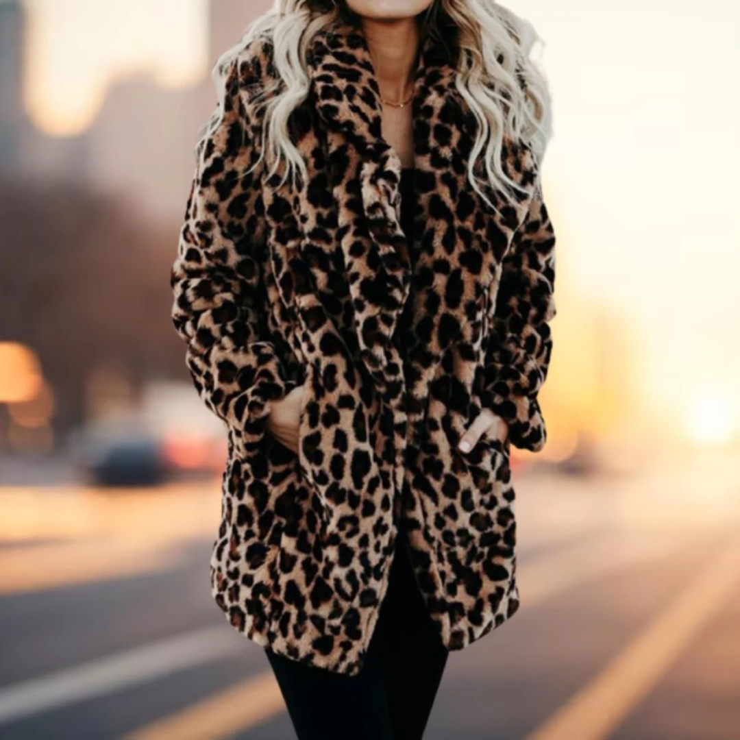 Gerlinde | Damen Winterjacke mit Leoparden Muster und Fell Detail
