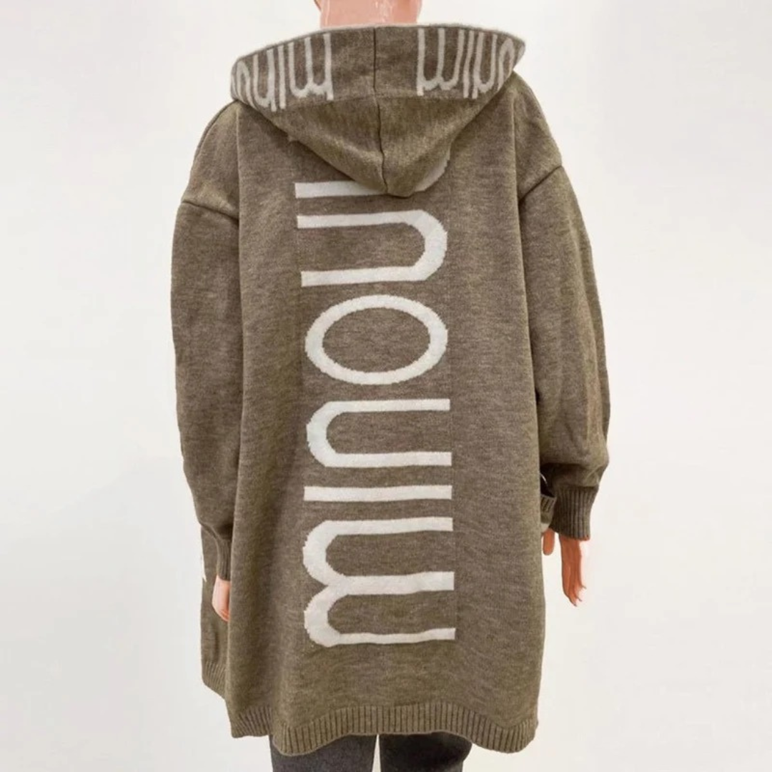 Hannelore | Damen Lange Strickjacke mit Kapuze und Schriftzug