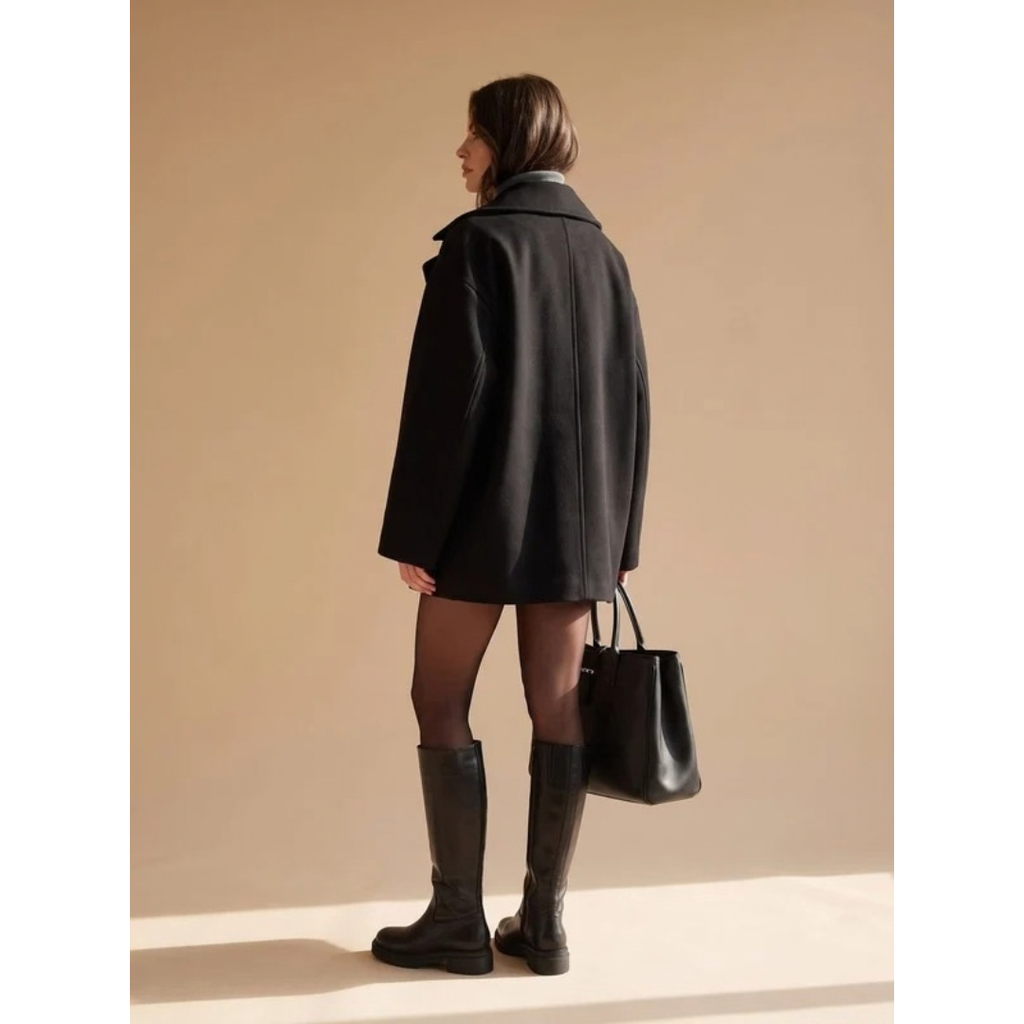 Helga | Damen Wollmantel mit Oversize Design und Knöpfen