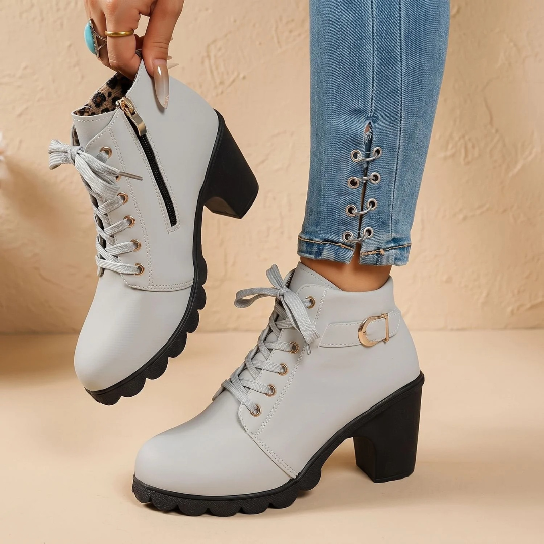 Irina | Damen Orthopädische Stiefeletten mit Schnallen und Absatz