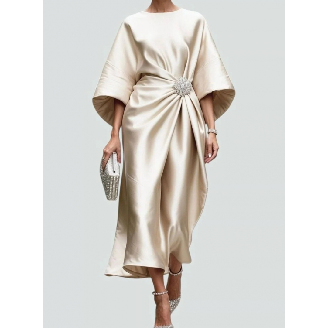 Jacqueline | Damen Abendkleid mit Falten Design und Brosche