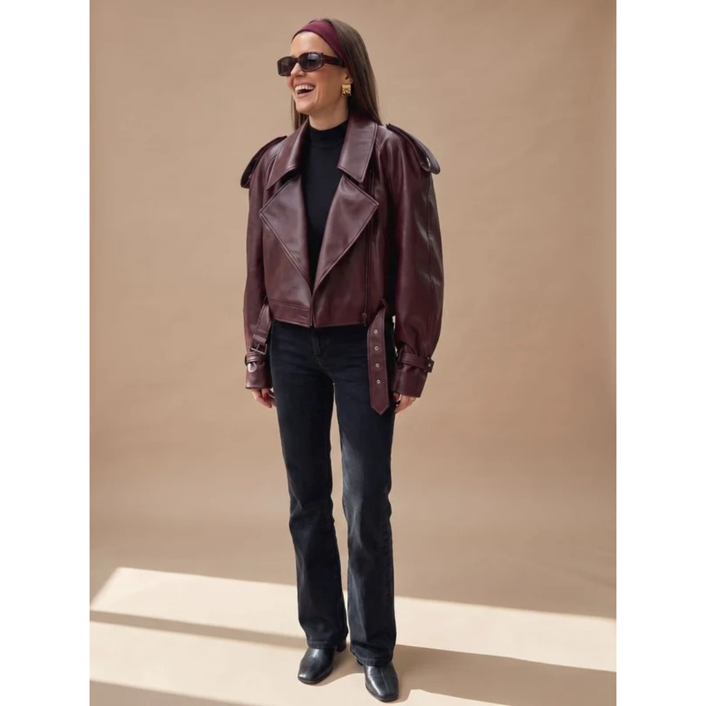 Jolie | Damen Burgund Kunstleder Mantel mit Gürtel