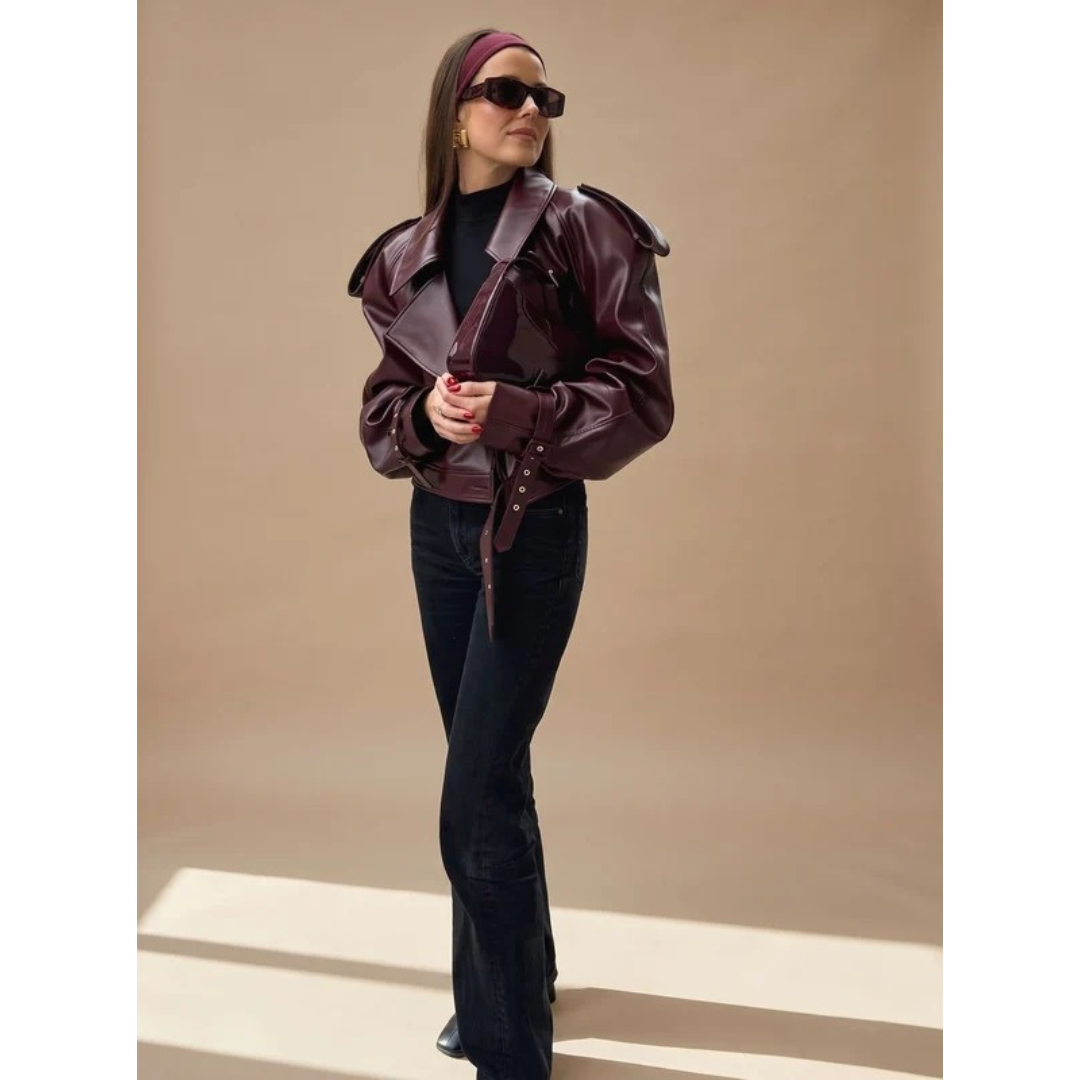 Jolie | Damen Burgund Kunstleder Mantel mit Gürtel