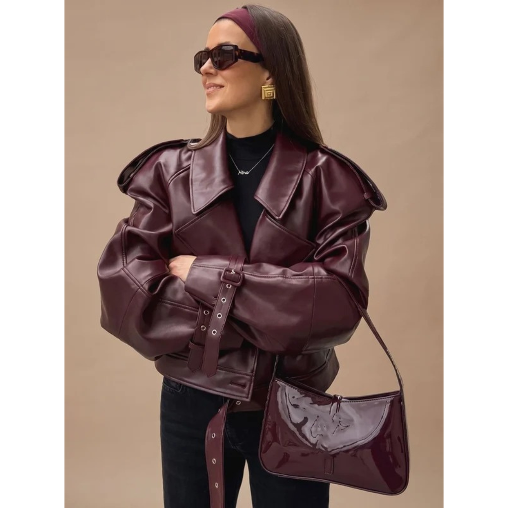 Jolie | Damen Burgund Kunstleder Mantel mit Gürtel