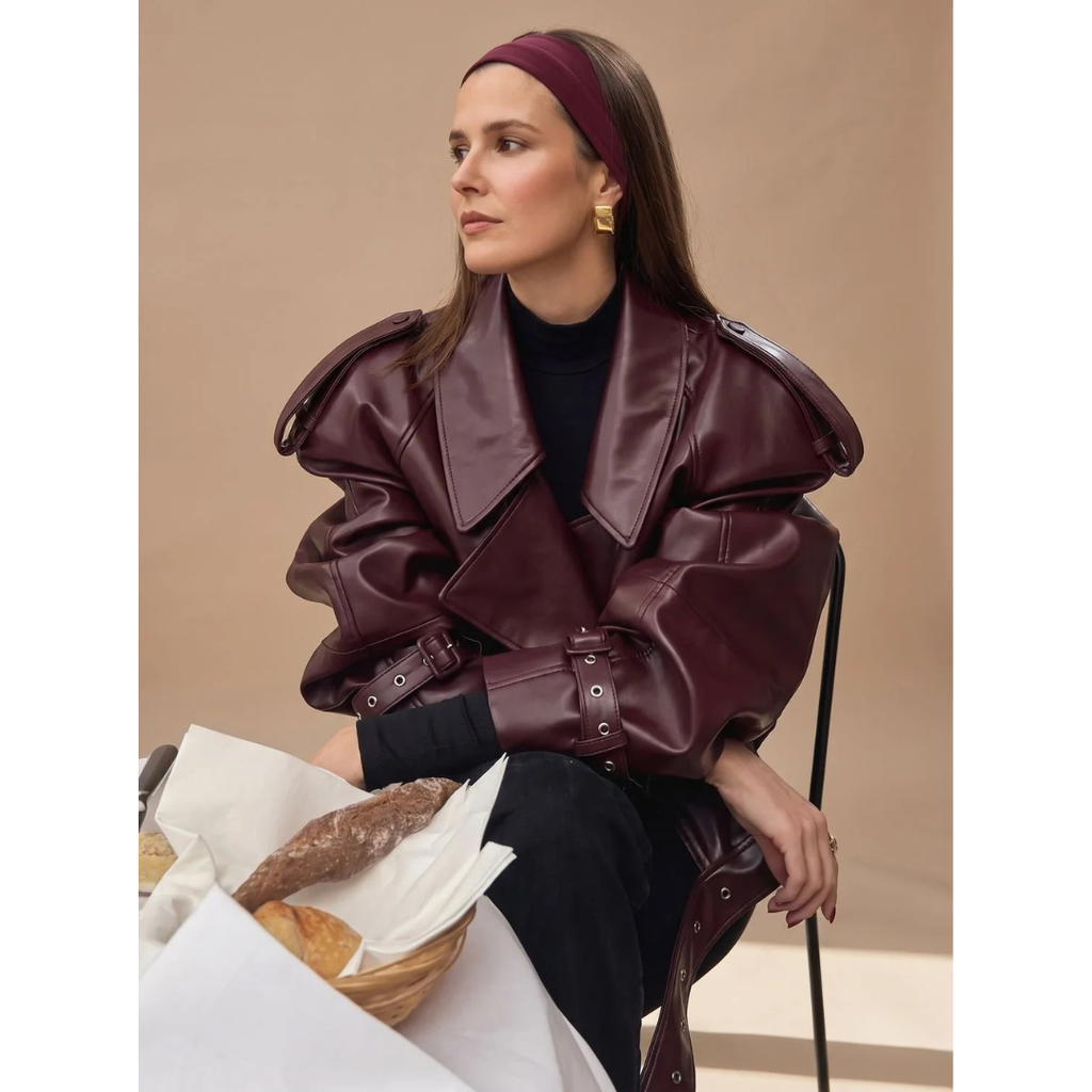 Jolie | Damen Burgund Kunstleder Mantel mit Gürtel