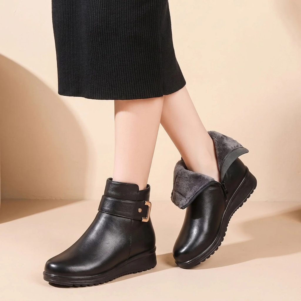 Karina | Damen Schwarze Orthopädische Stiefeletten mit besonderem Design