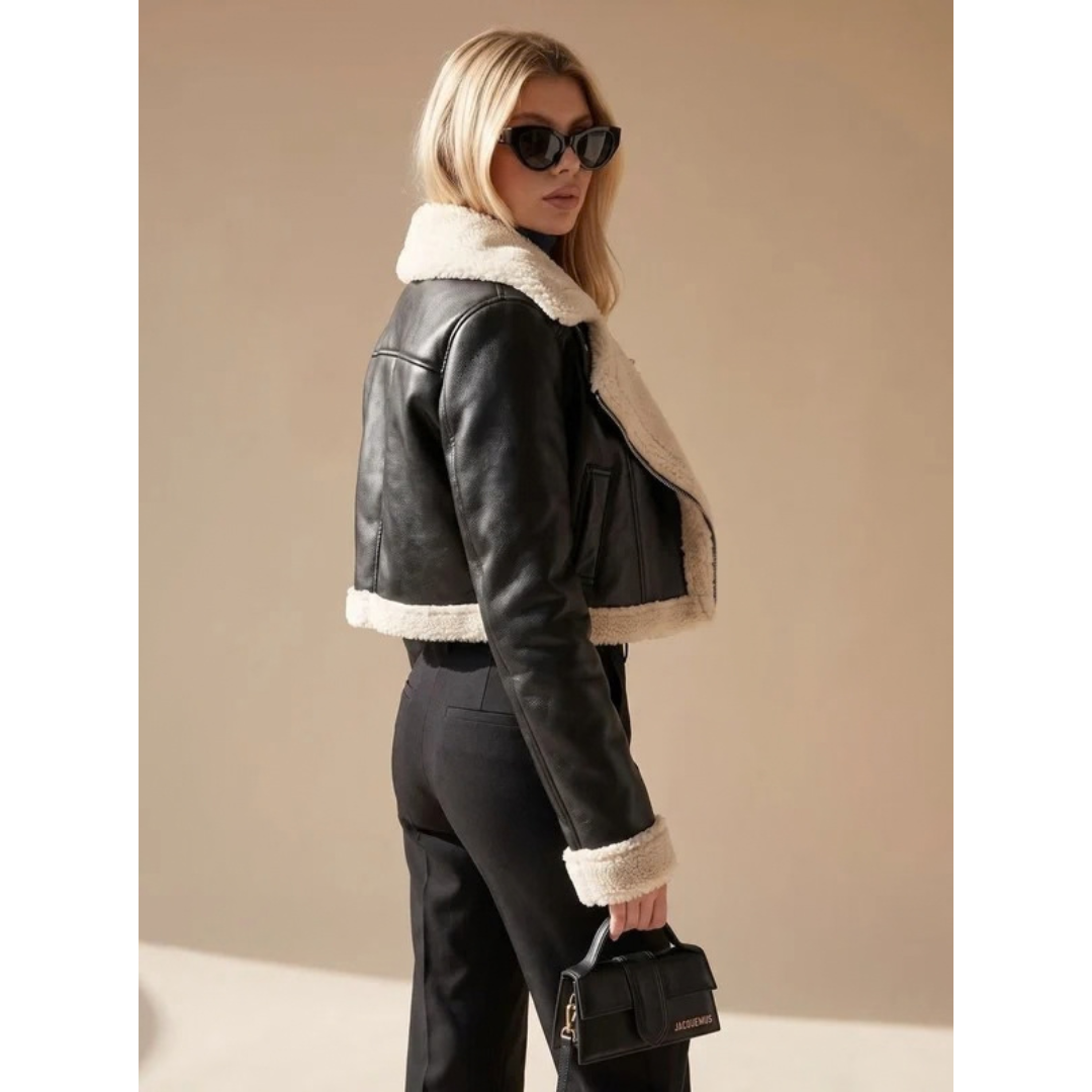 Karla | Damen Winterjacke in Schwarz mit Fell und Revers