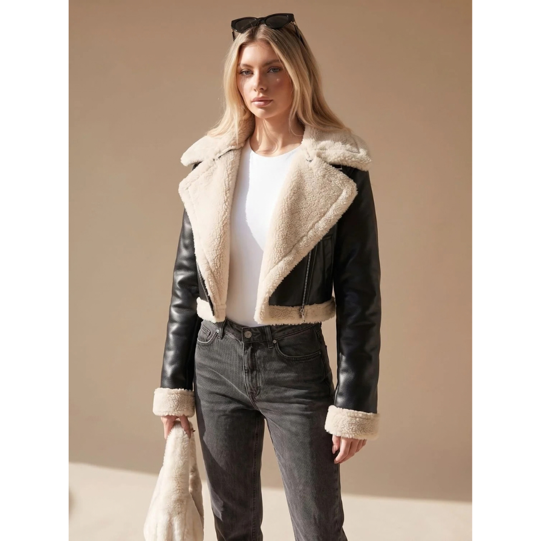 Karla | Damen Winterjacke in Schwarz mit Fell und Revers