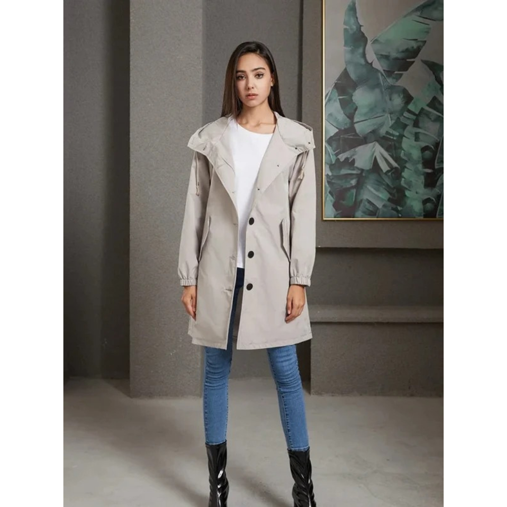 Karoline | Damen Regenjacke Wasserdicht mit Kapuze, Langer Mantel mit Taschen und Knöpfen
