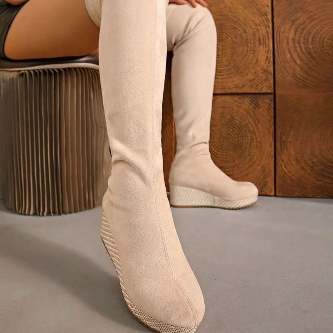 Levia | Damen Overknee Stiefel mit Keilabsatz und elastischem Stretch Schaft