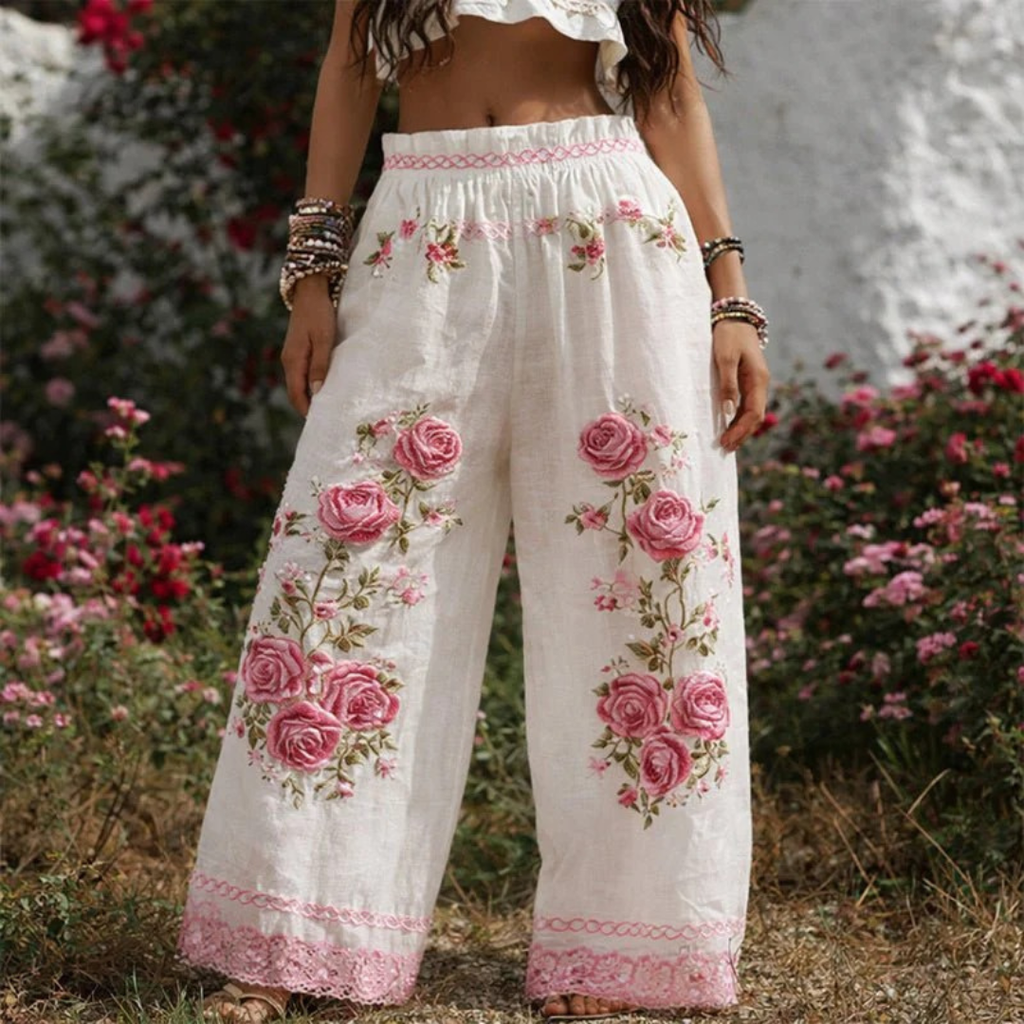Lili | Damen Sommerhose Mit Floral Details