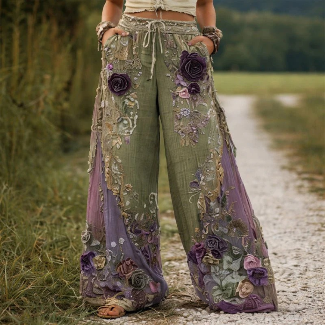 Lili | Damen Sommerhose Mit Floral Details
