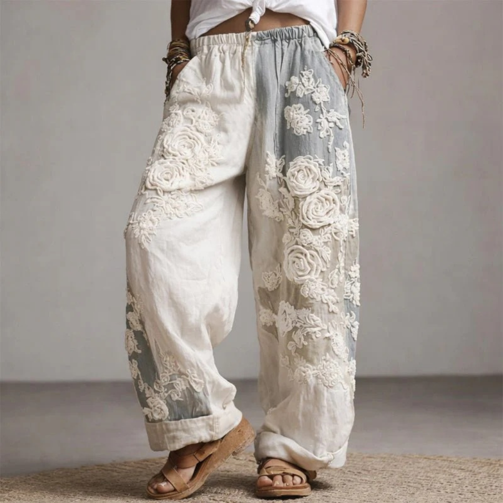 Lili | Damen Sommerhose Mit Floral Details