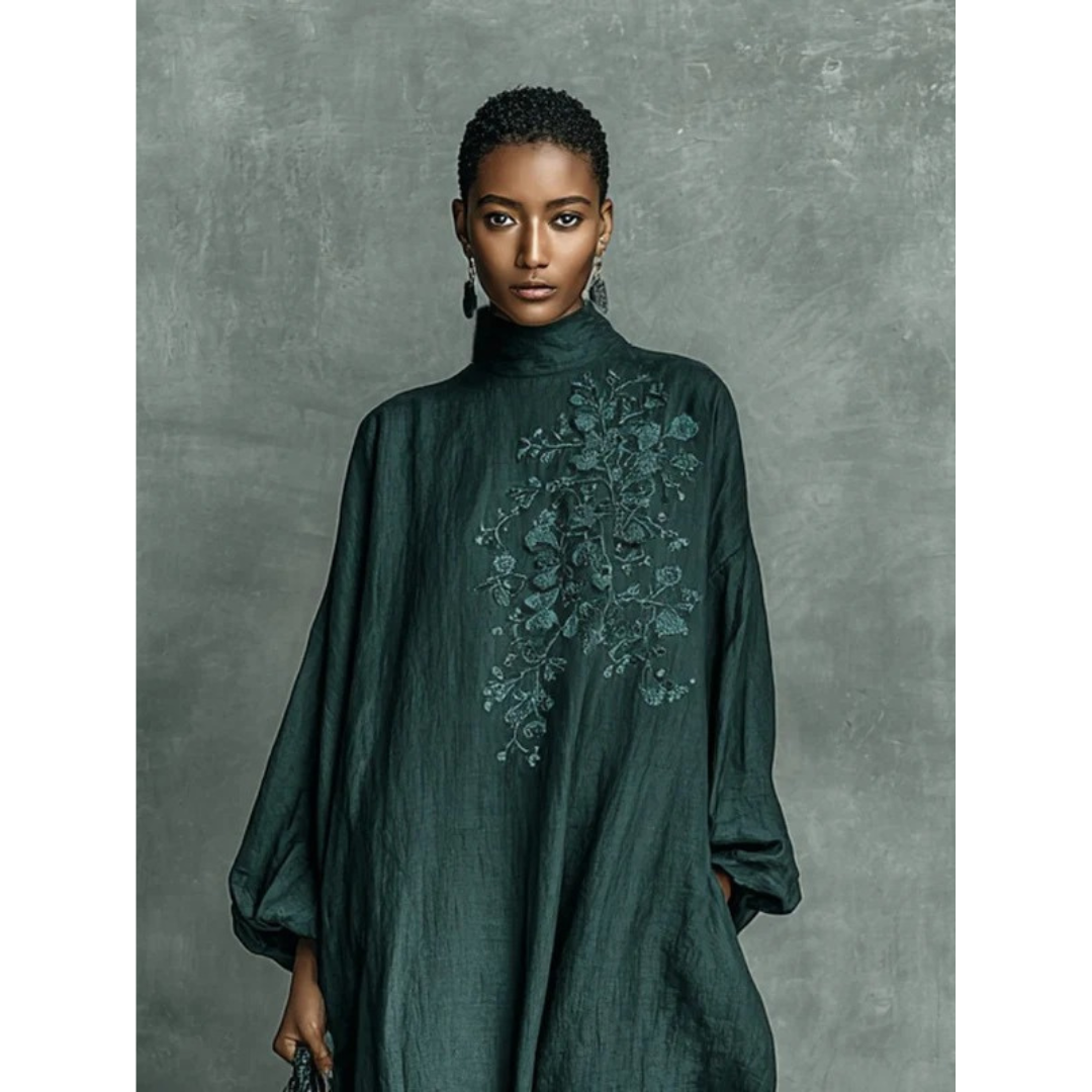 Livia | Damen Grünes Langarm Maxikleid mit Stickerei und Stehkragen
