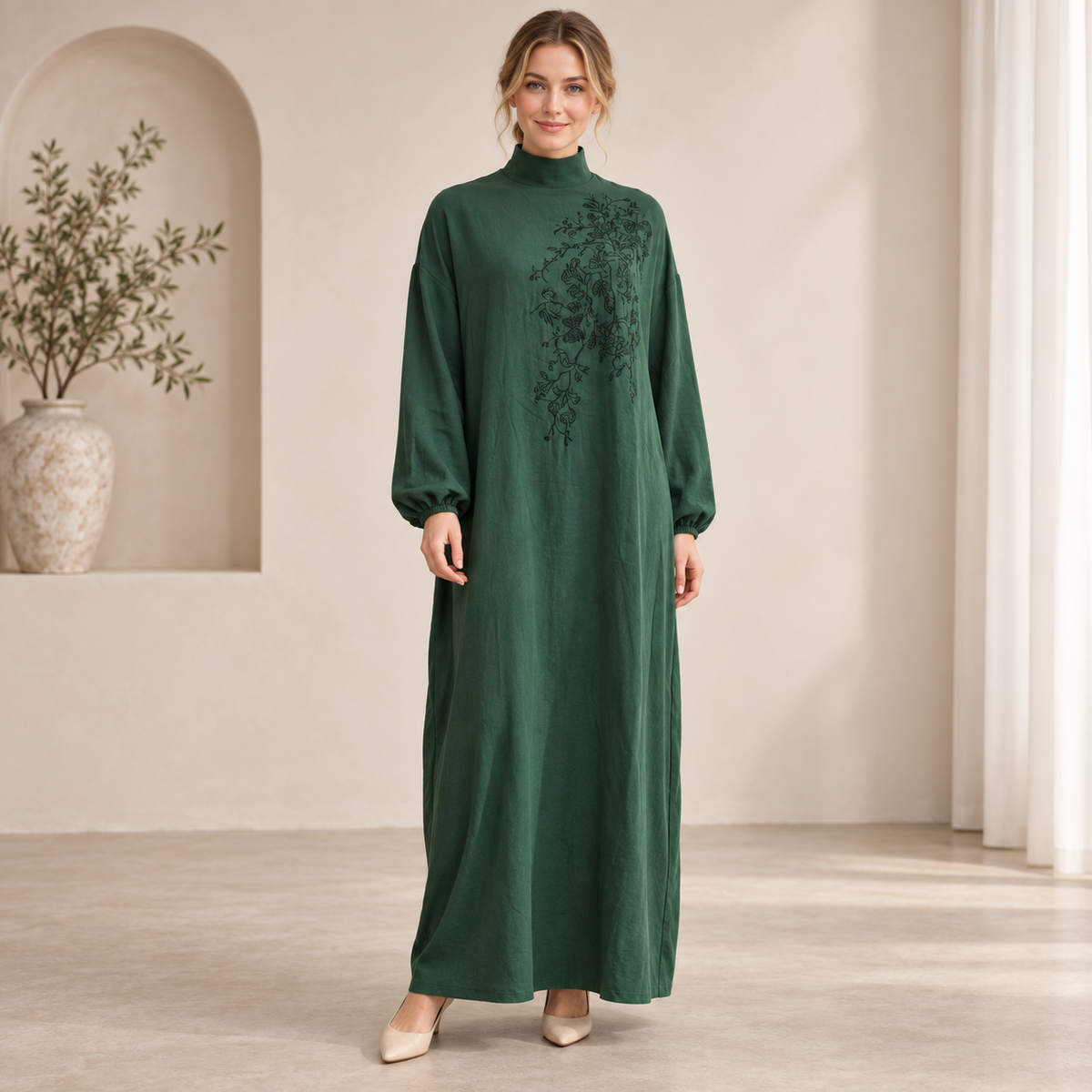Livia | Damen Grünes Langarm Maxikleid mit Stickerei und Stehkragen