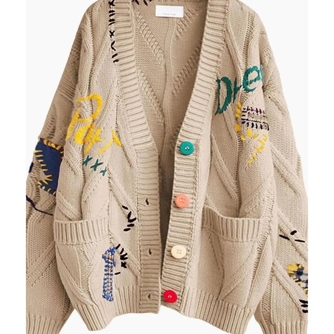 Maren | Damen Strickjacke mit Buchstaben und Knöpfen
