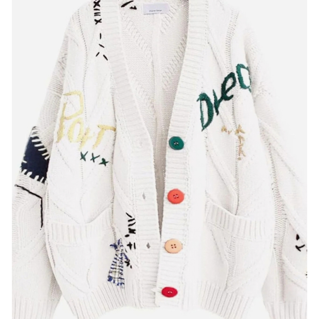 Maren | Damen Strickjacke mit Buchstaben und Knöpfen