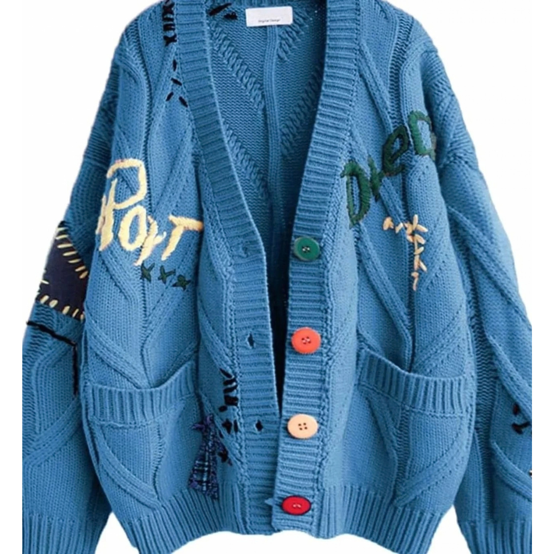 Maren | Damen Strickjacke mit Buchstaben und Knöpfen