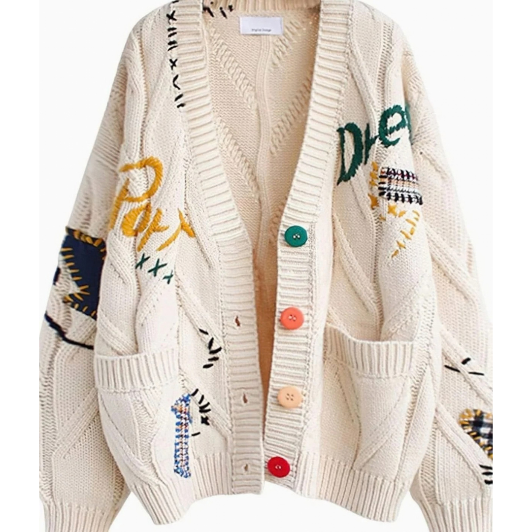 Maren | Damen Strickjacke mit Buchstaben und Knöpfen