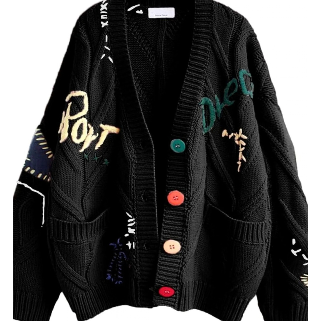 Maren | Damen Strickjacke mit Buchstaben und Knöpfen