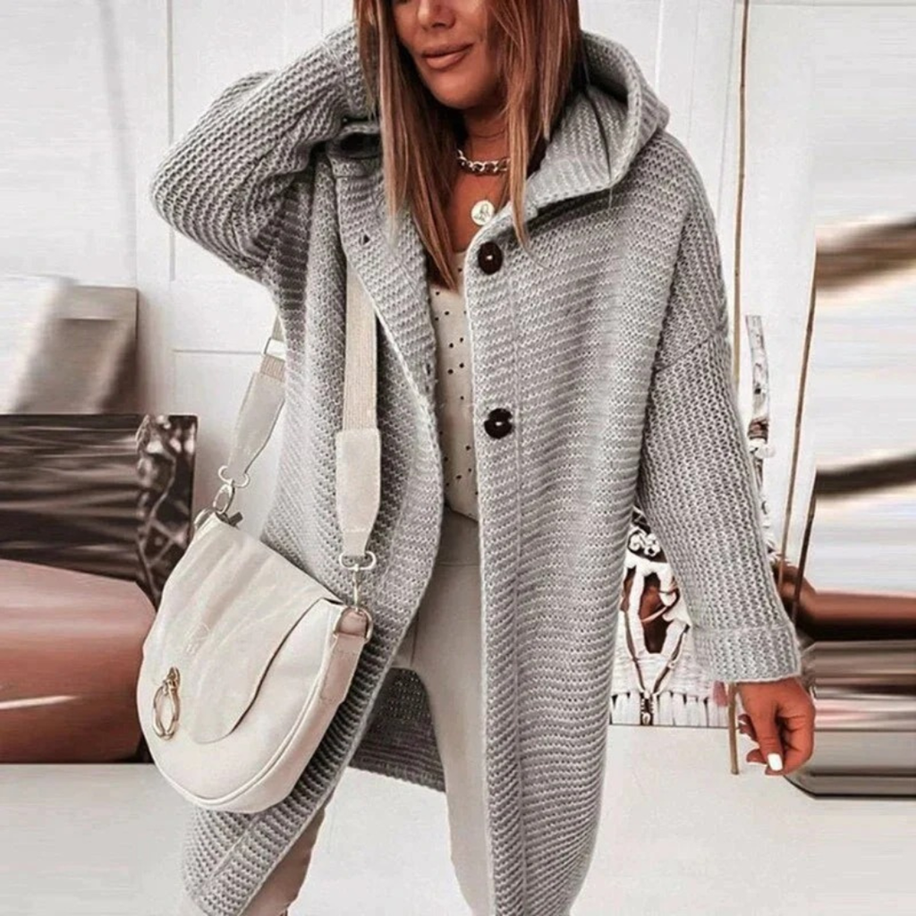 Margot | Damen Strickjacke mit Kapuze mit Grobem Strick und Knöpfen