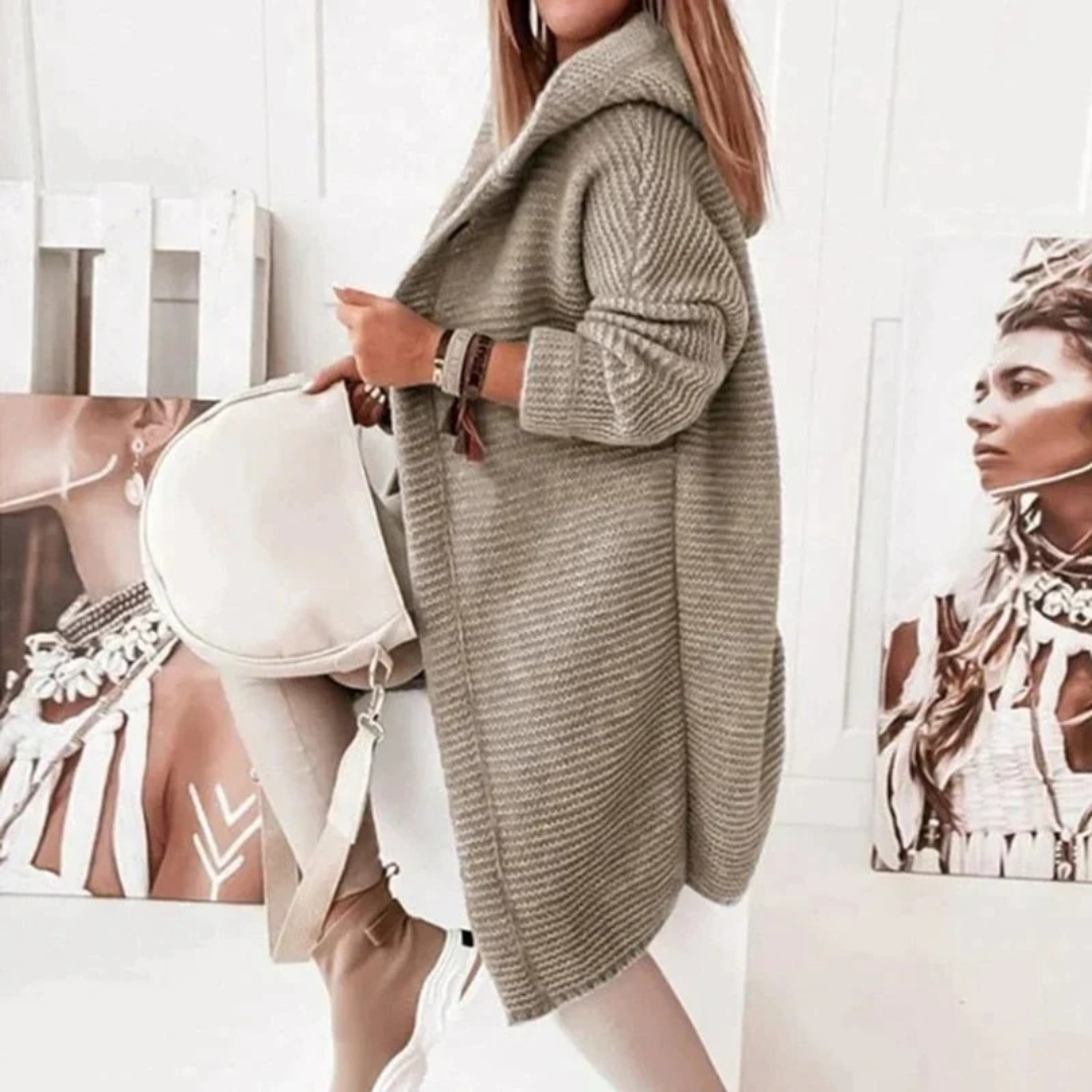 Margot | Damen Strickjacke mit Kapuze mit Grobem Strick und Knöpfen