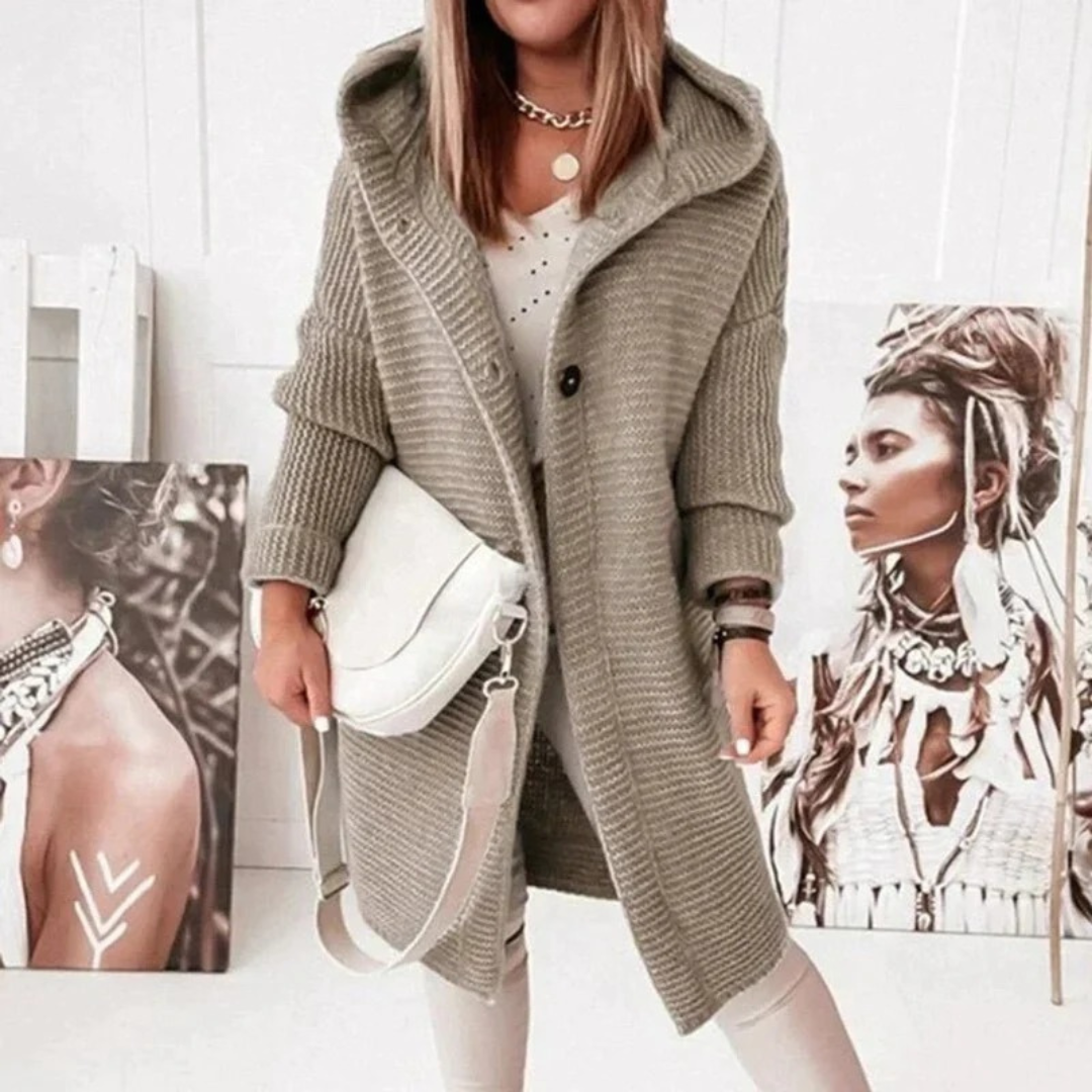 Margot | Damen Strickjacke mit Kapuze mit Grobem Strick und Knöpfen