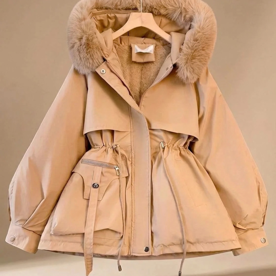 Mathilda | Damen Winterjacke mit Kapuze und Fell Details