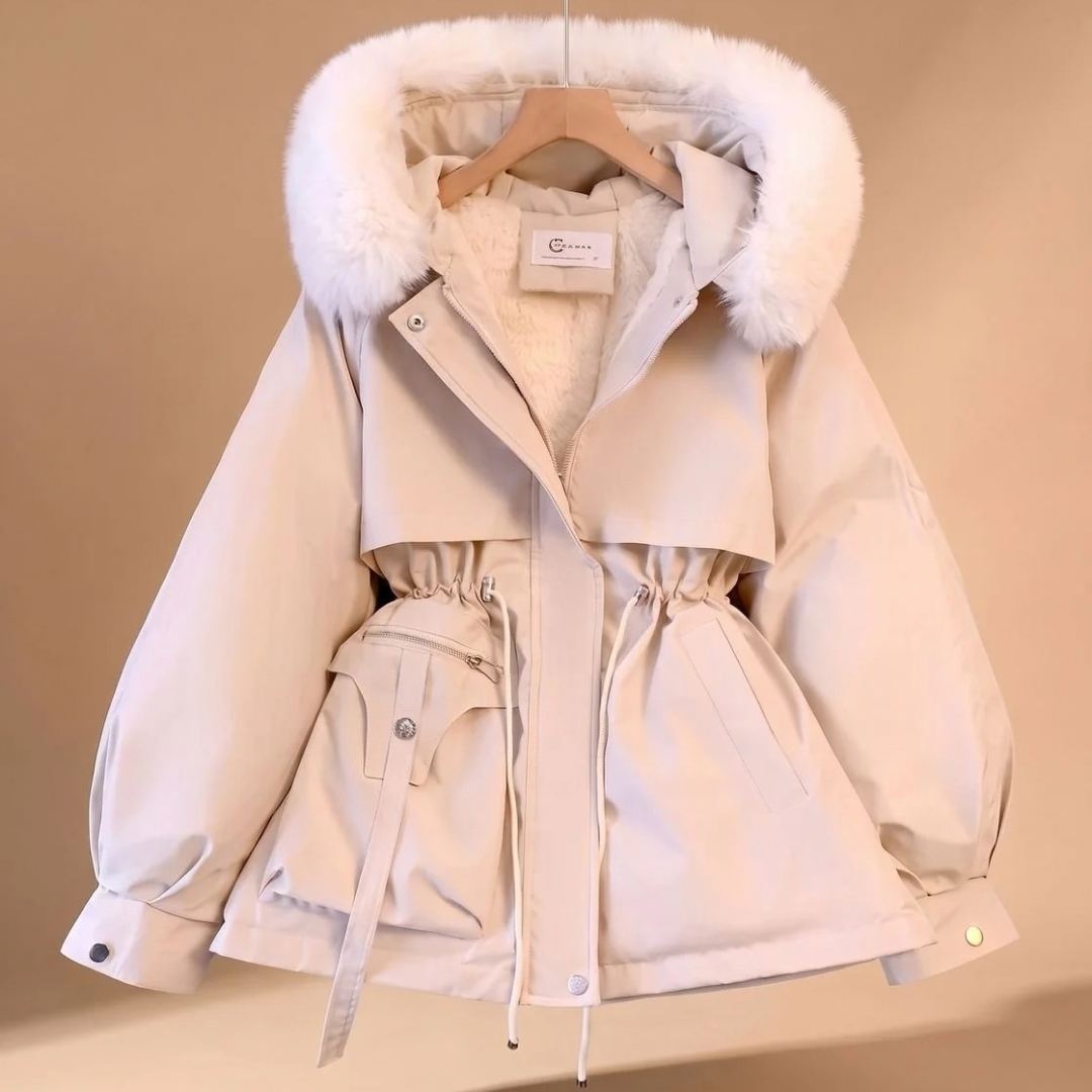 Mathilda | Damen Winterjacke mit Kapuze und Fell Details
