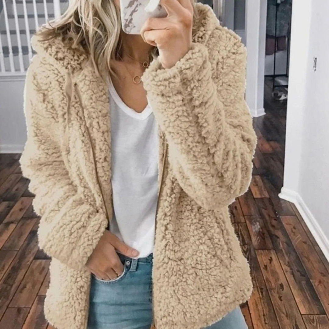Rosalie | Damen Teddy Winterjacke mit Kapuze, Reißverschluss und Taschen im Oversize Stil