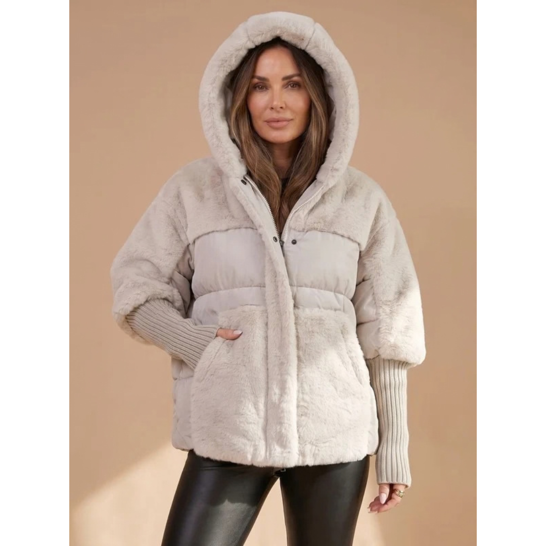 Roswitha | Damen Kurze Winterjacke mit Kunstfell, Kapuze und Bündchen