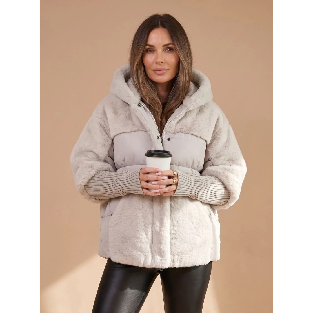 Roswitha | Damen Kurze Winterjacke mit Kunstfell, Kapuze und Bündchen