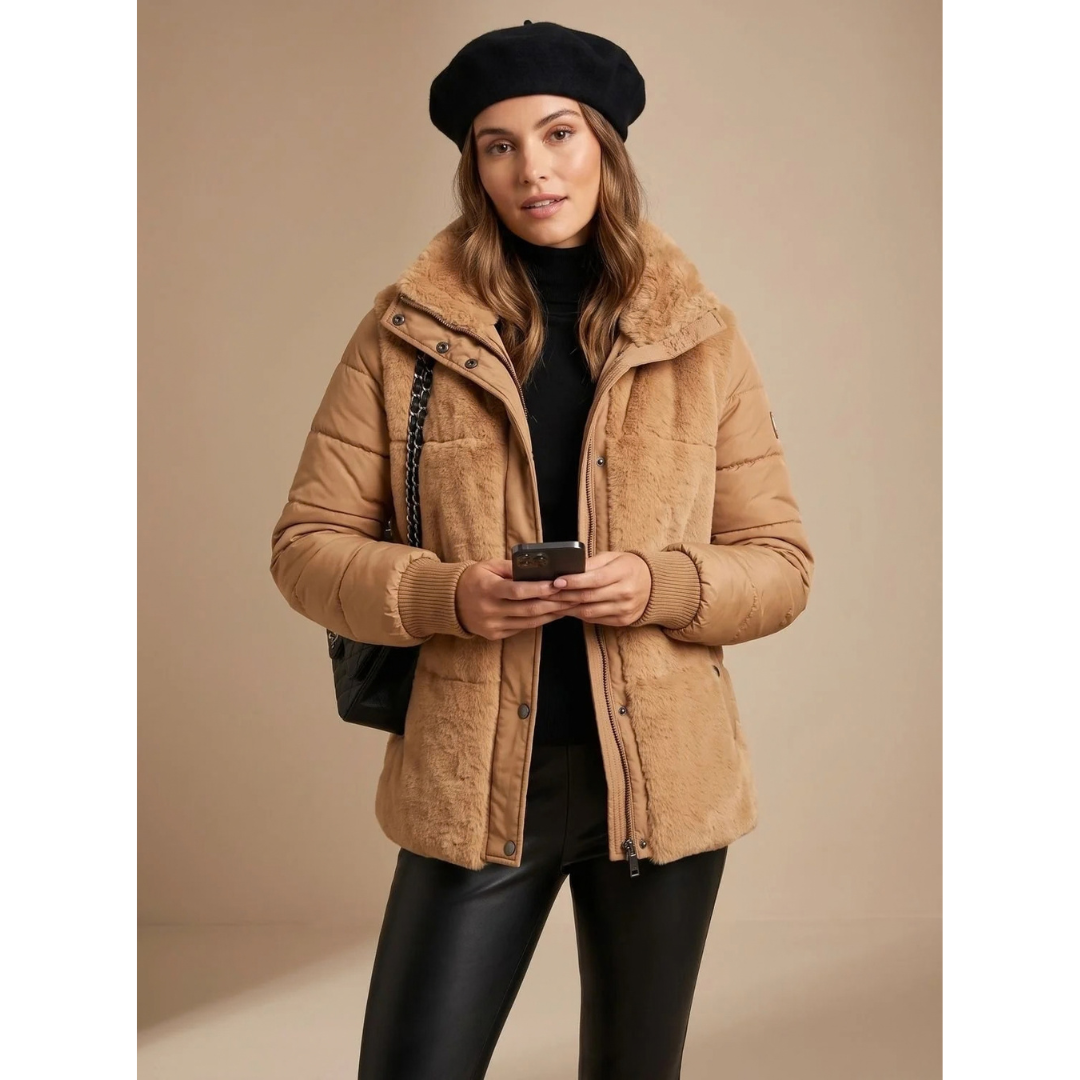 Roswitha | Damen Kurze Winterjacke mit Kunstfell, Kapuze und Bündchen