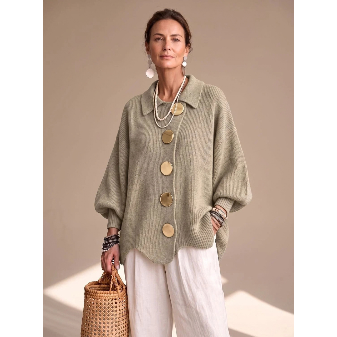 Roswitha | Damen Oversized Strickjacke mit goldenen Knöpfen