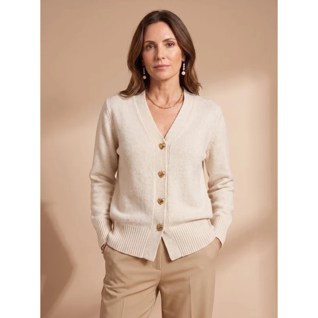 Rüya | Damen Strickjacke mit V Ausschnitt, Langarm und Knöpfen in Herzform
