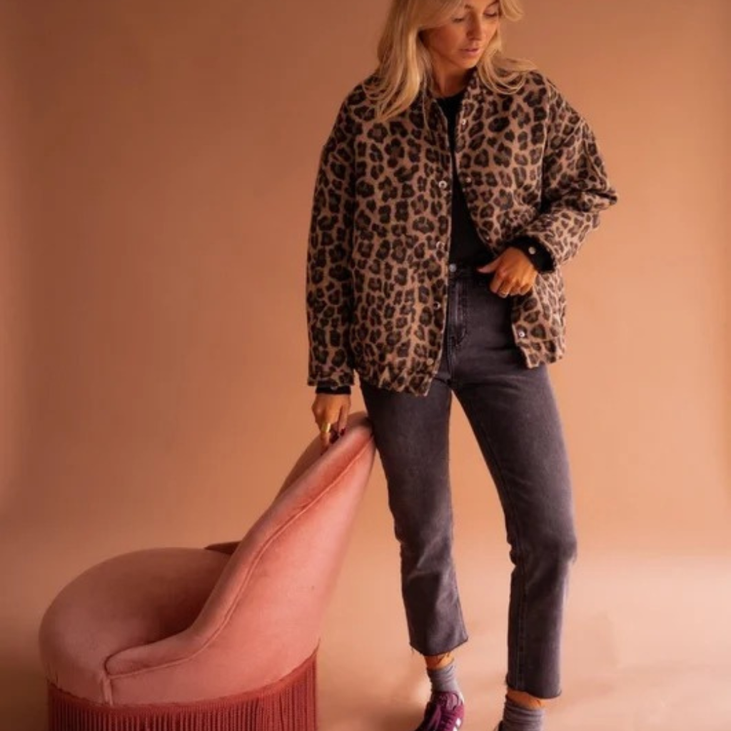 Sabrina | Damen Braune Steppjacke mit Leo Muster